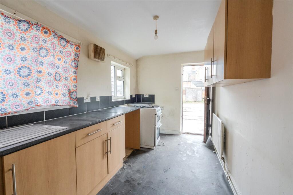 Hainton Avenue, Grimsby, Lincolnshire, DN32 photo 3