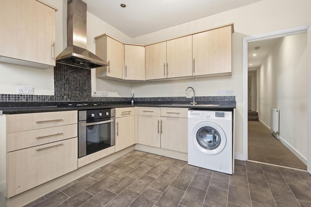 Apartment in London, Temple Mills, Leytonstone - View 3