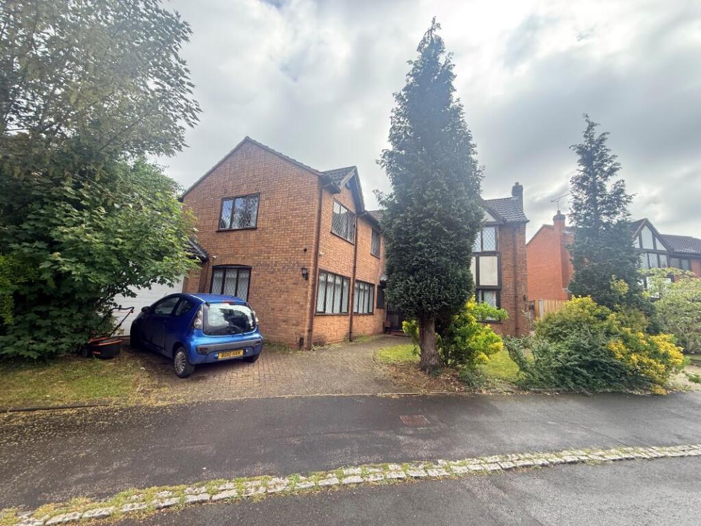Main image of property: 24 Gleneagles, Tamworth, Staffordshire, B77 4NS