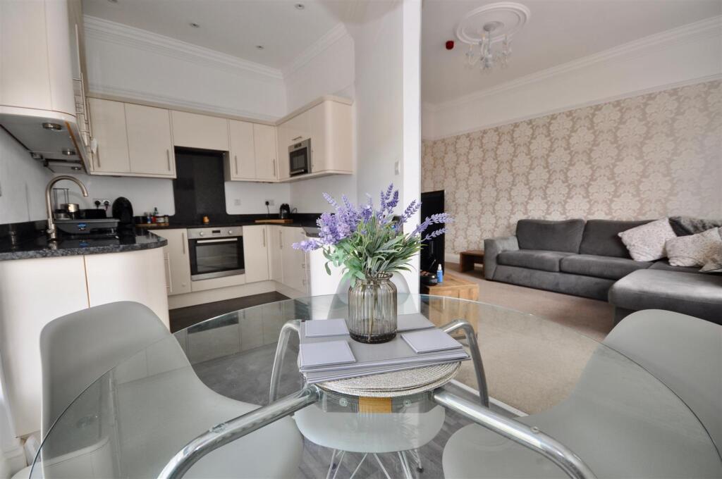 Apartment in Taunton, Wilton - View 4
