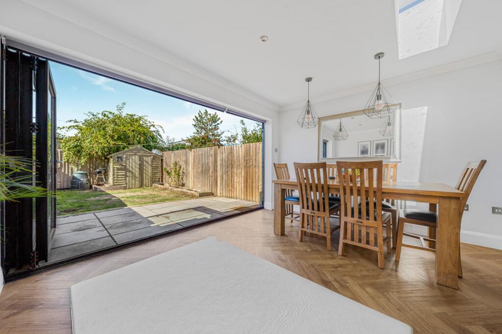 House in Twickenham - More