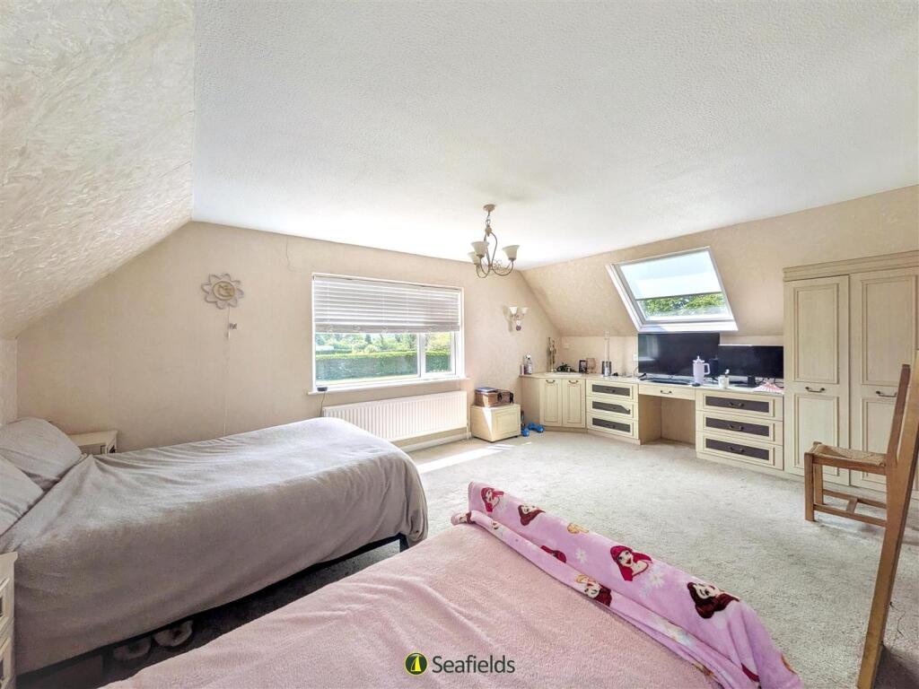 House in Ryde, Swanmore - More