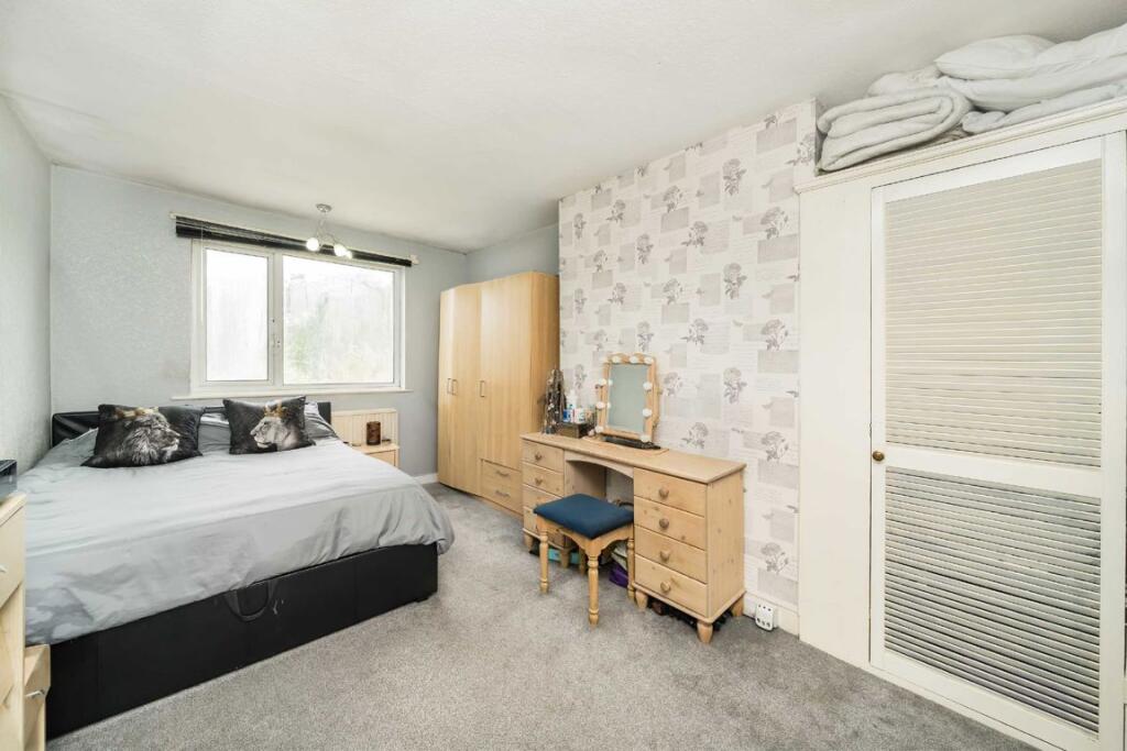 House in London, London Borough of Harrow - View 4