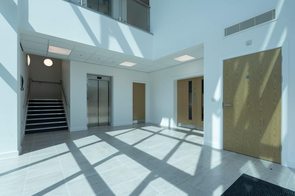 IW110825CA061U2.jpg