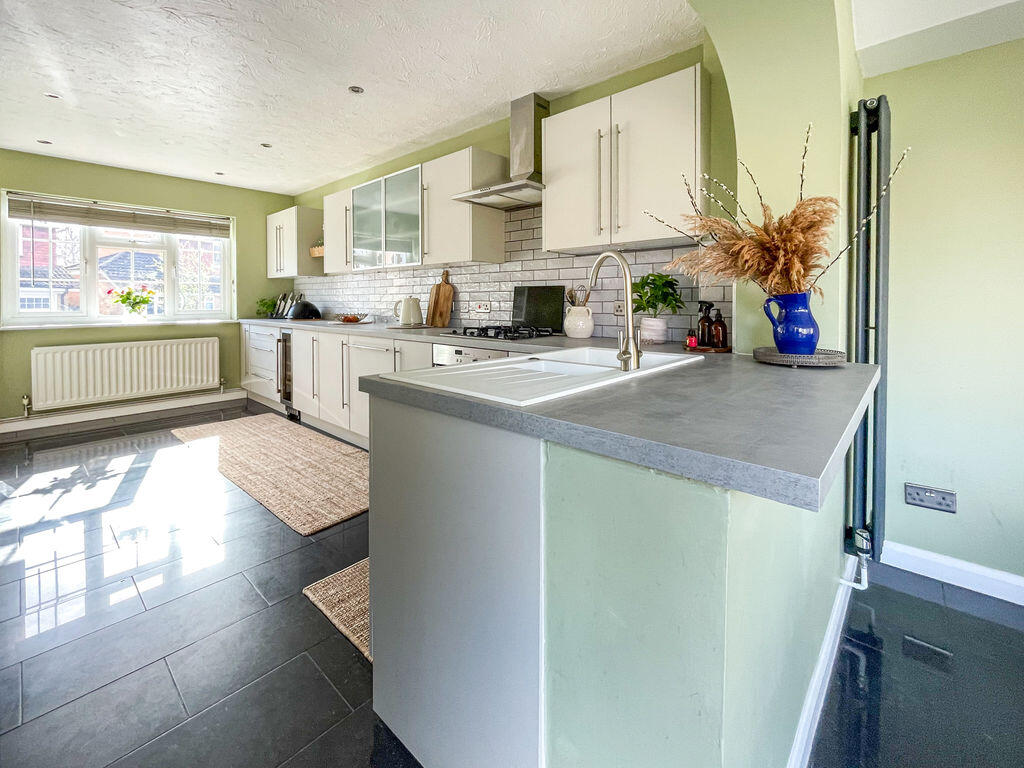 Walker Gardens, Grange Park, Hedge End, SO30 photo 4