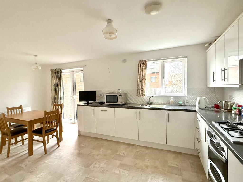 Buttercup Way, Stratford-Upon-Avon, Warwickshire, CV37 photo 2