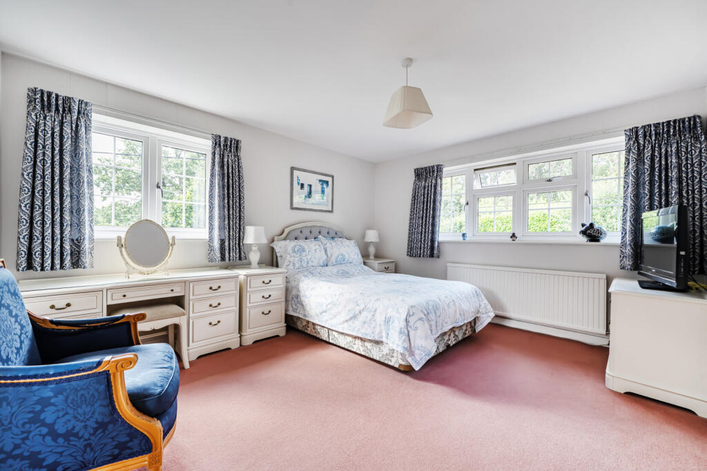 House in Thatcham, Frilsham - More
