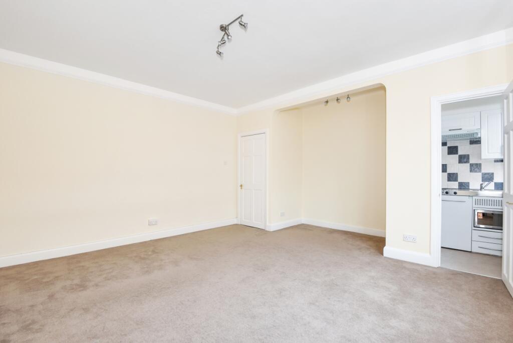 Studio flat for rent