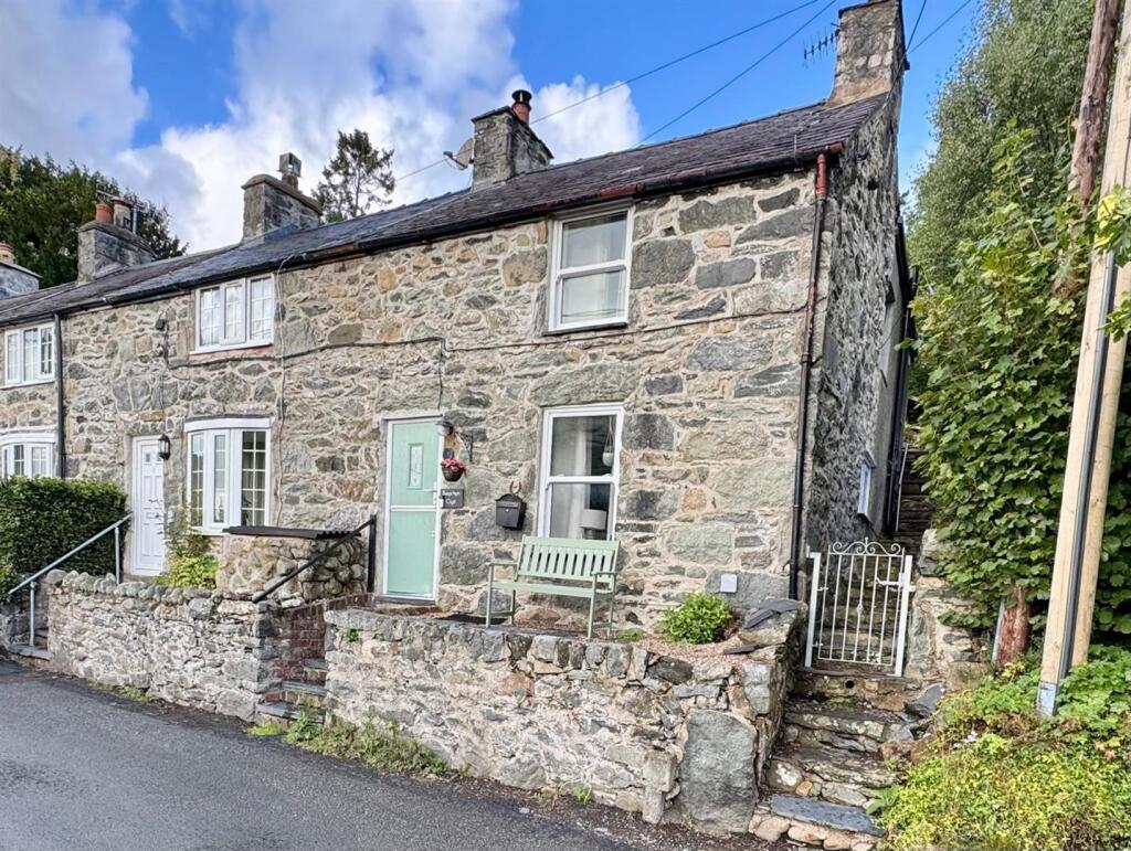 Main image of property: Tan Yr Ywen, Llanbedr Y Cennin