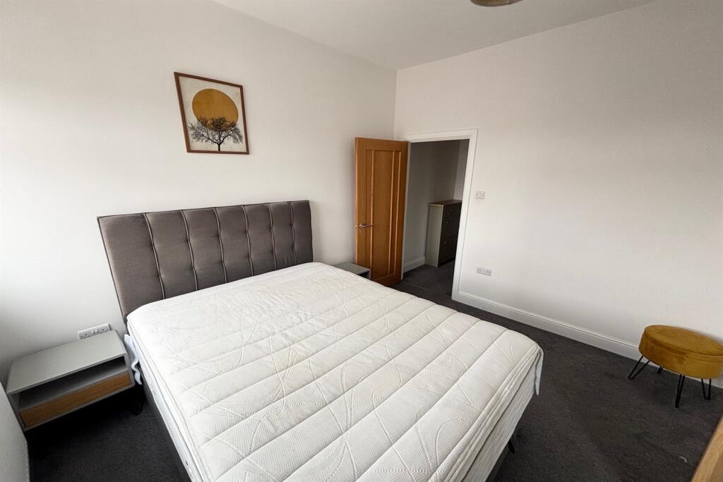 Chapel Street, Petersfield, GU32 - More
