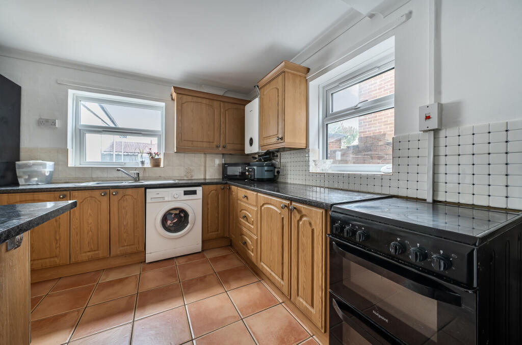 Almondsbury Road, Portsmouth, Hampshire, PO6 photo 3