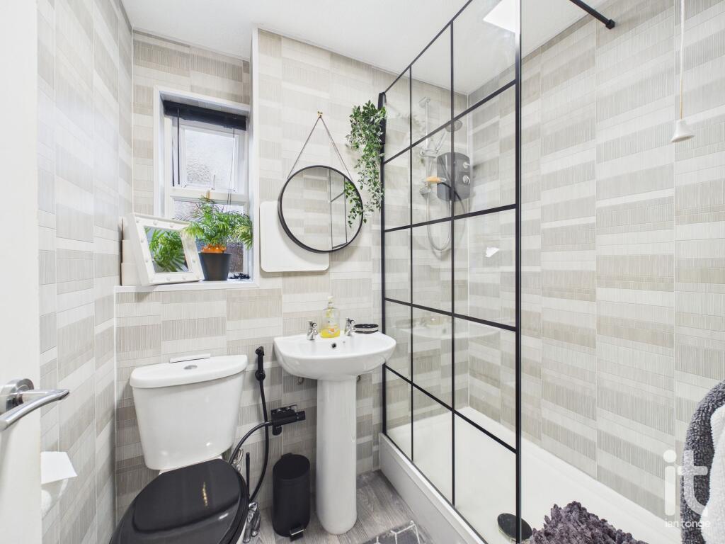 Apartment in Stockport - View 3