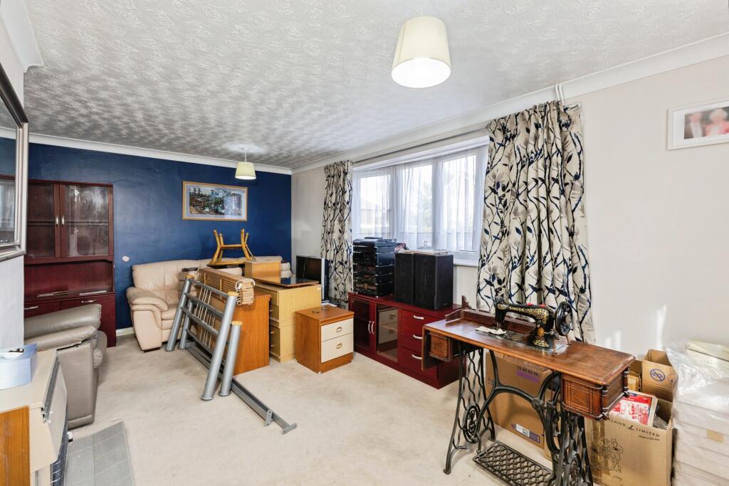 House in Woodley, Wokingham - View 4