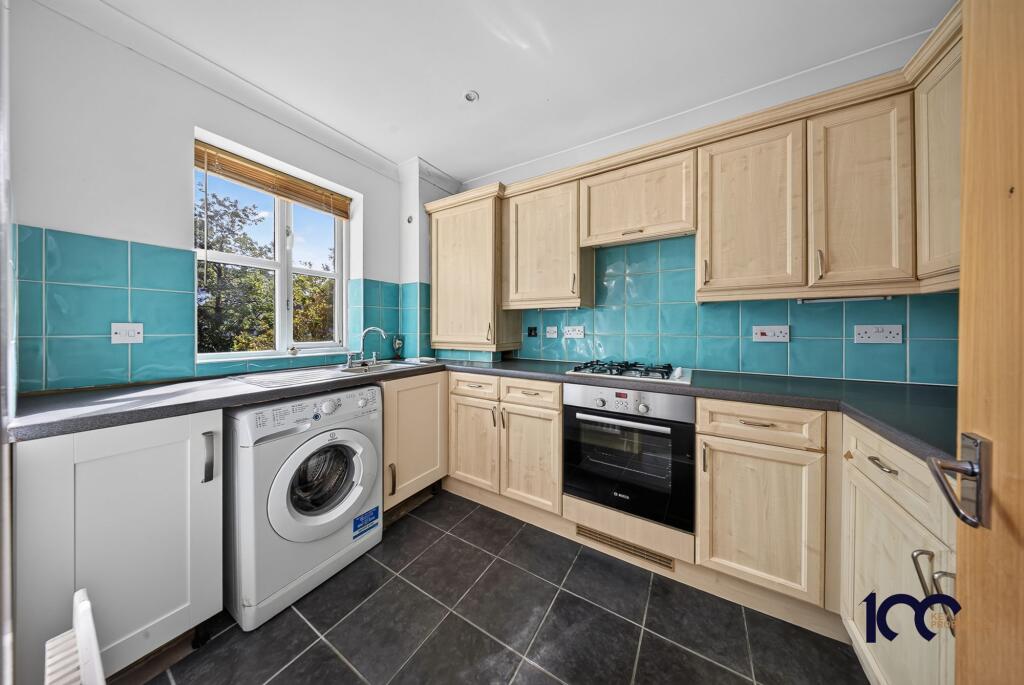 Apartment in London, Gidea Park - View 2