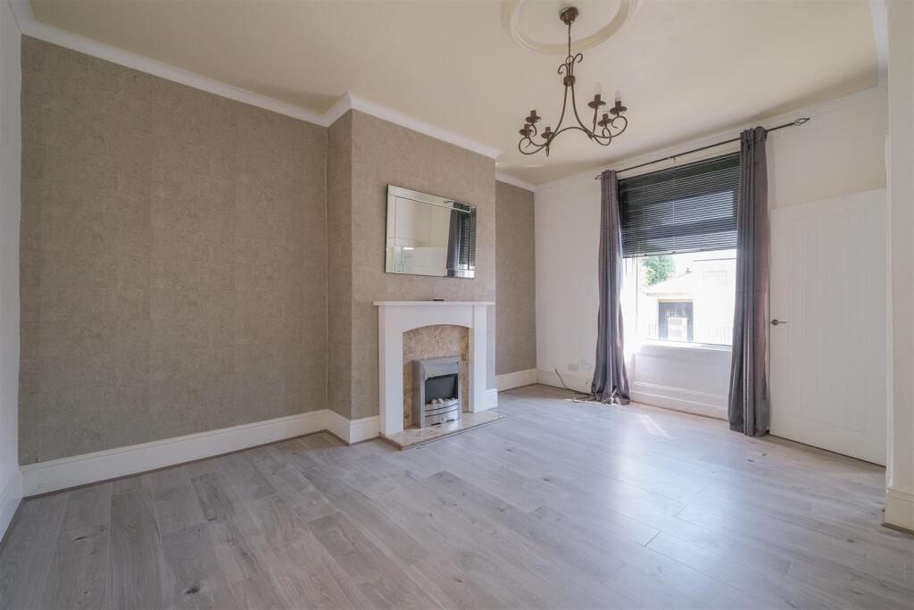 Lightcliffe Road, Brighouse photo 4