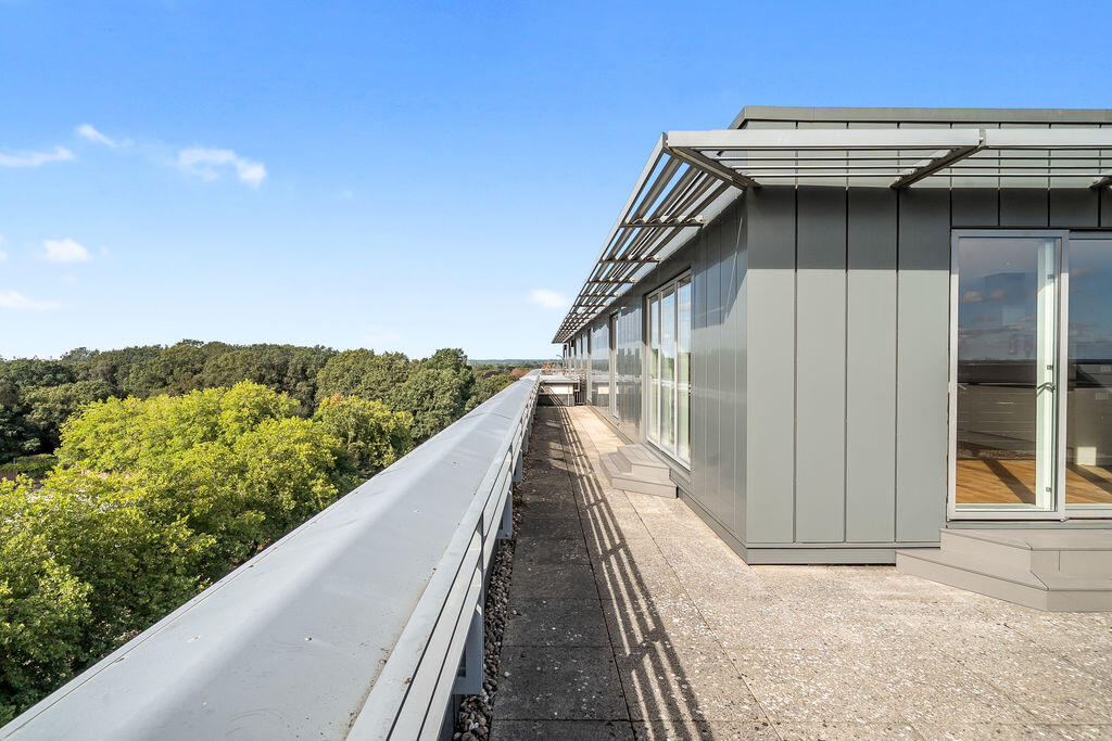 Apartment in Walton-on-Thames, Surrey - View 5