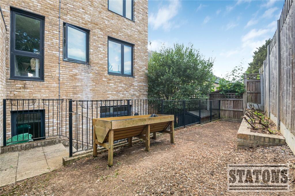 Apartment in Enfield - View 4