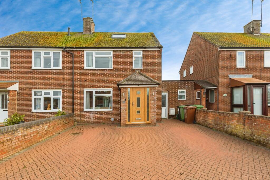Main image of property: Queens Close, Thame