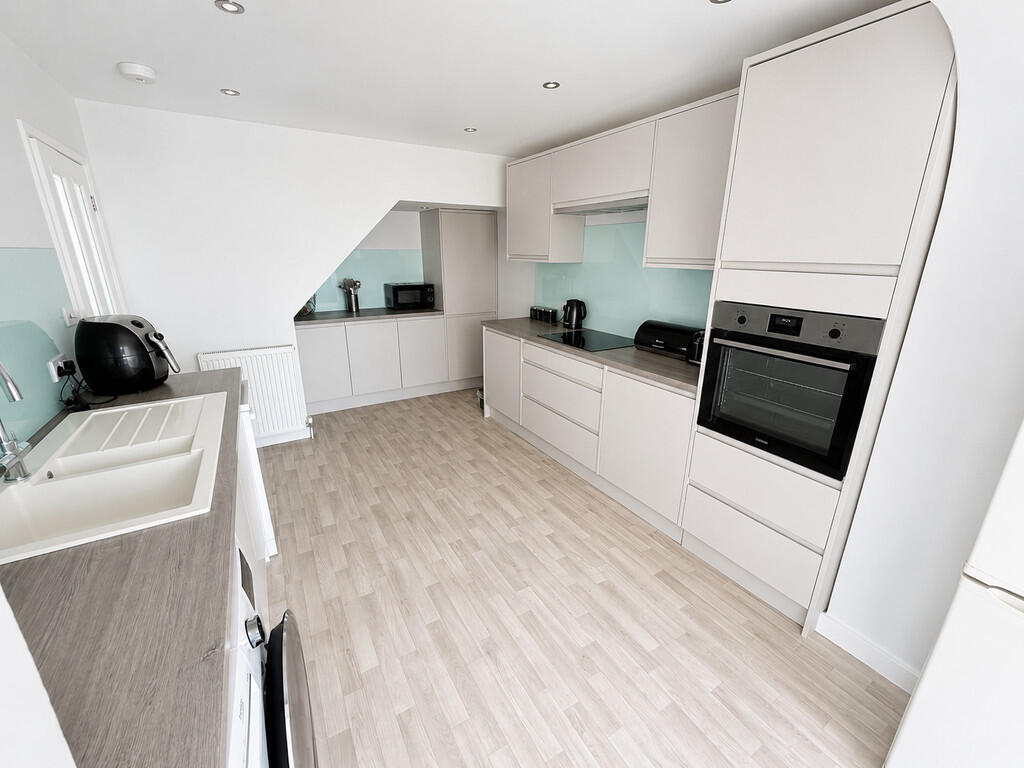 Heathfield Crescent, Portslade photo 5