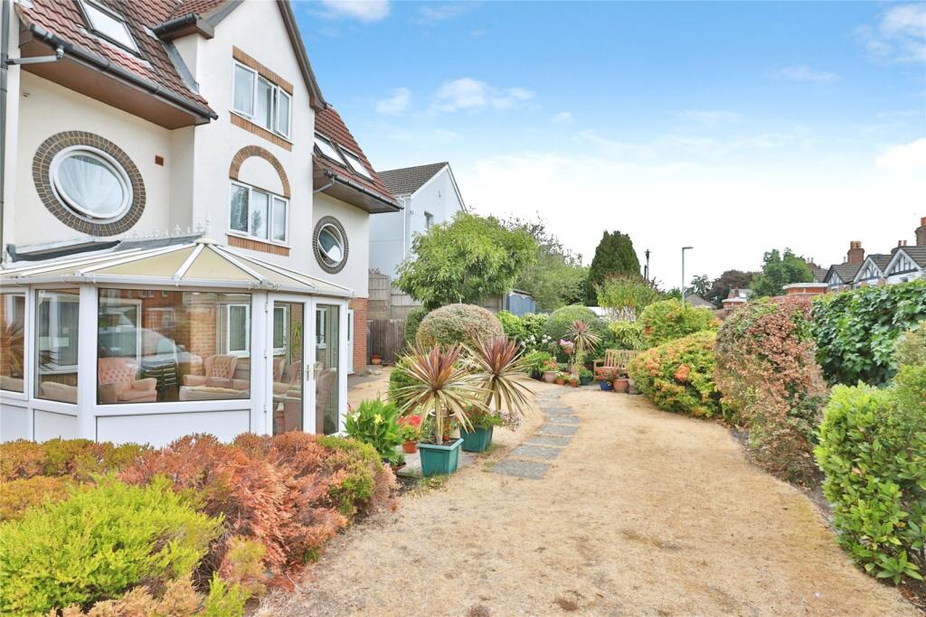 Apartment in Bournemouth - More