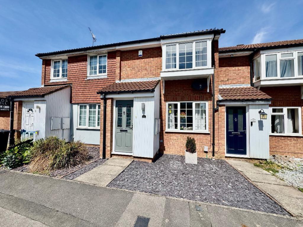 2-bed terraced on Renshaw Close, Luton, LU2, £290,000