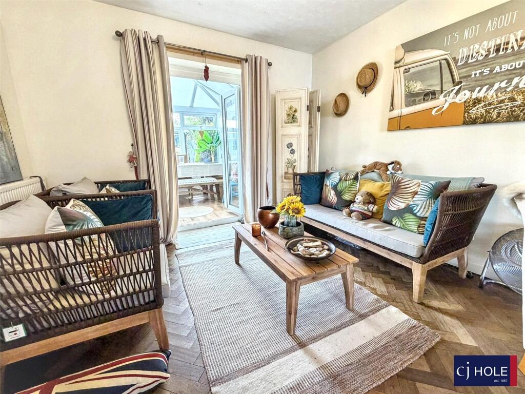 Foxwell Drive, Hucclecote, Gloucester, GL3 photo 4