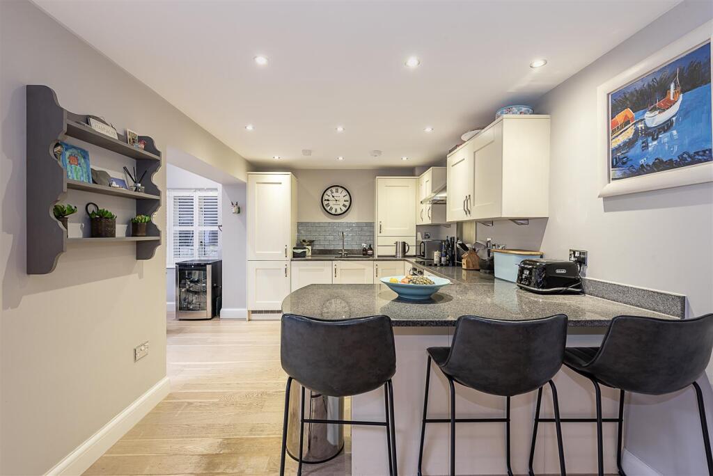 Iris Close, Willoughby Road, Harpenden photo 2