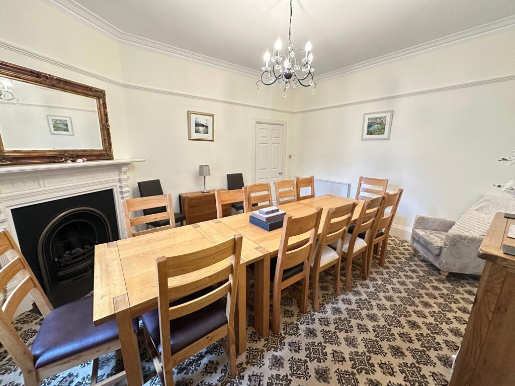 House in Scarborough, South Cliff - More