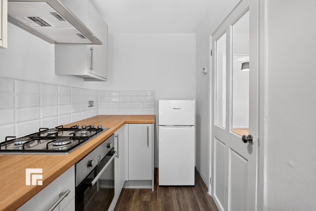House in Cardiff, Canton - More