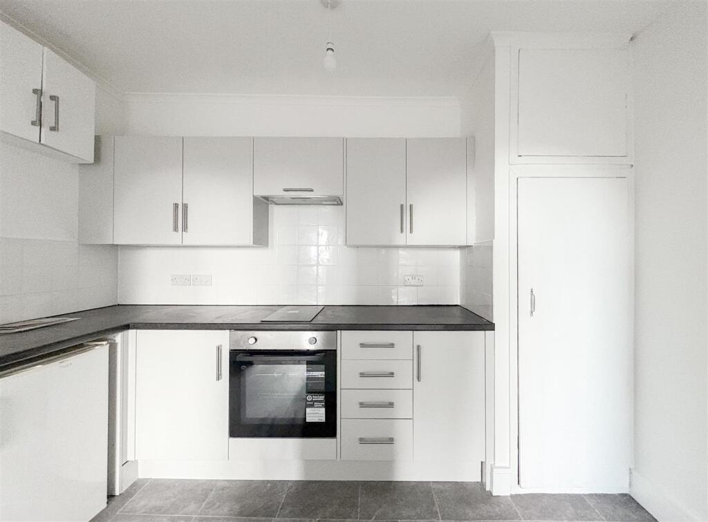 Apartment in Tonbridge - More