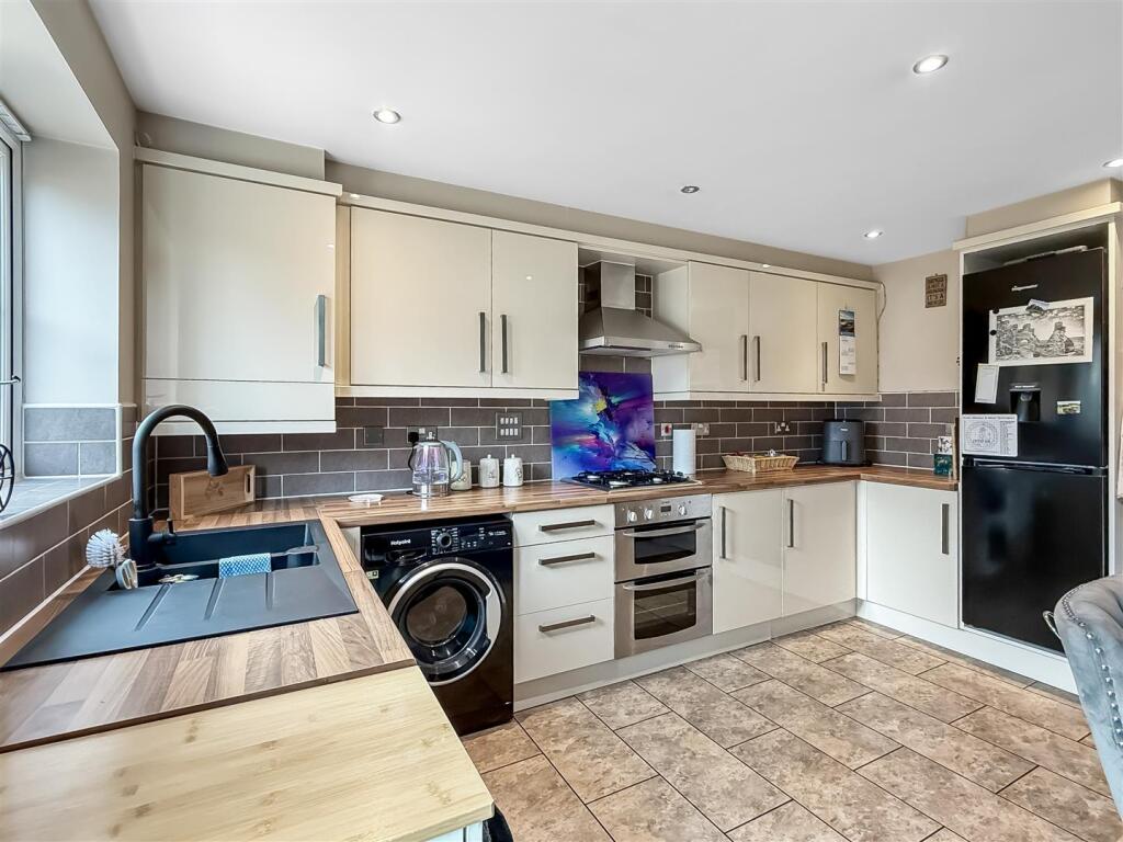 24, Honey Close, Bideford photo 4