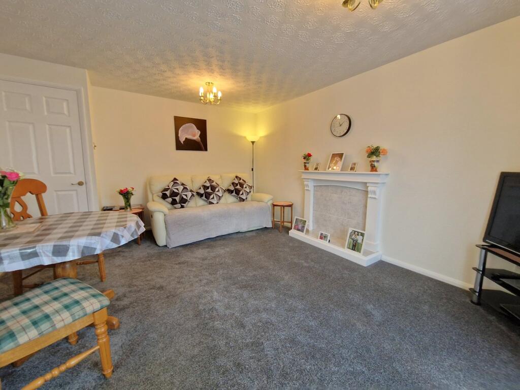 Honeysuckle Close, Biggleswade, SG18 photo 4