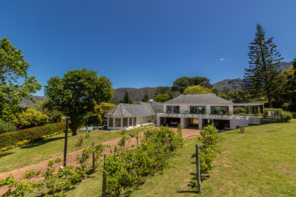 Main image of property: South Africa, Western Cape, Bishopscourt