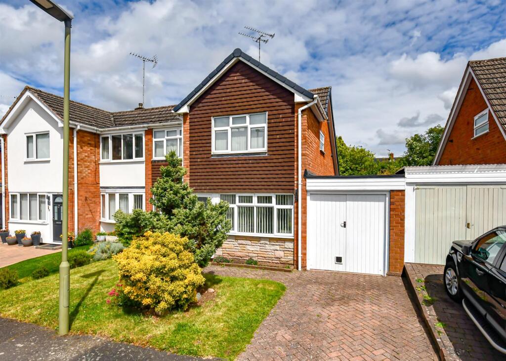 3-bed semi-detached on 7 Brindley Close, Albrighton, Wolverhampton, WV7 3PP, £299,950