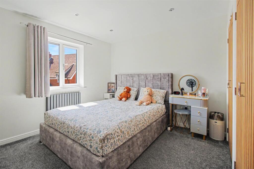 House in King's Lynn and West Norfolk, South Wootton - More