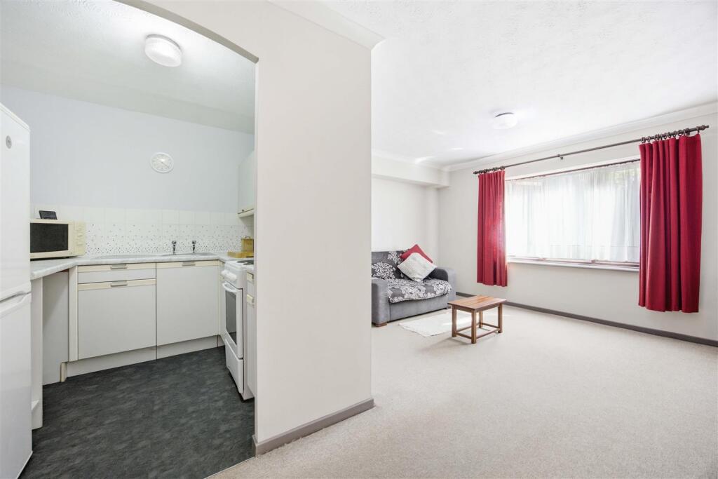 House in Southall - View 4