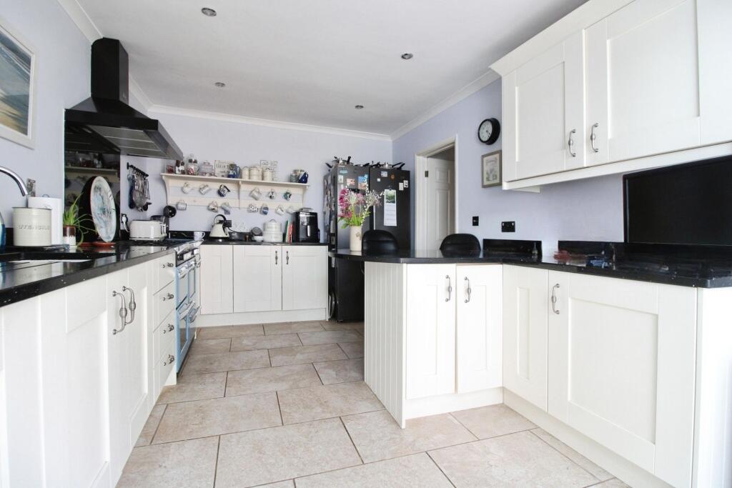 Pavenhill, Purton, SN5 photo 2