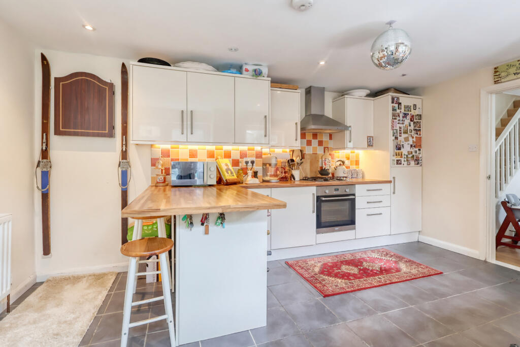House in High Wycombe, Sands - View 4