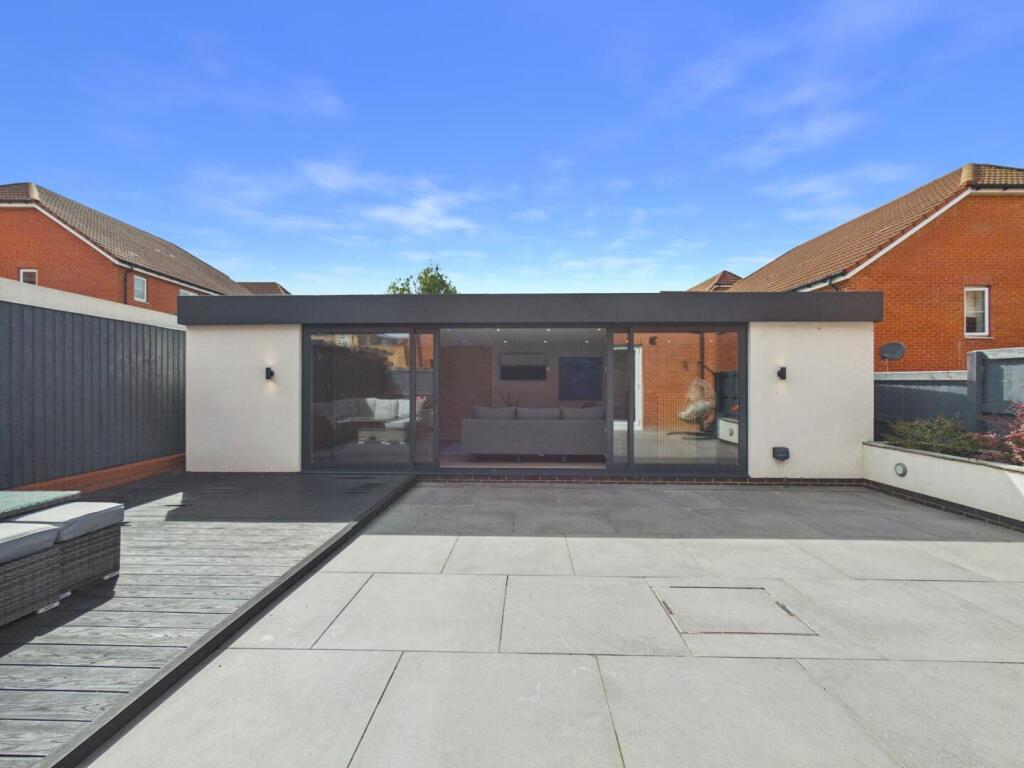 House in Wakefield - View 4