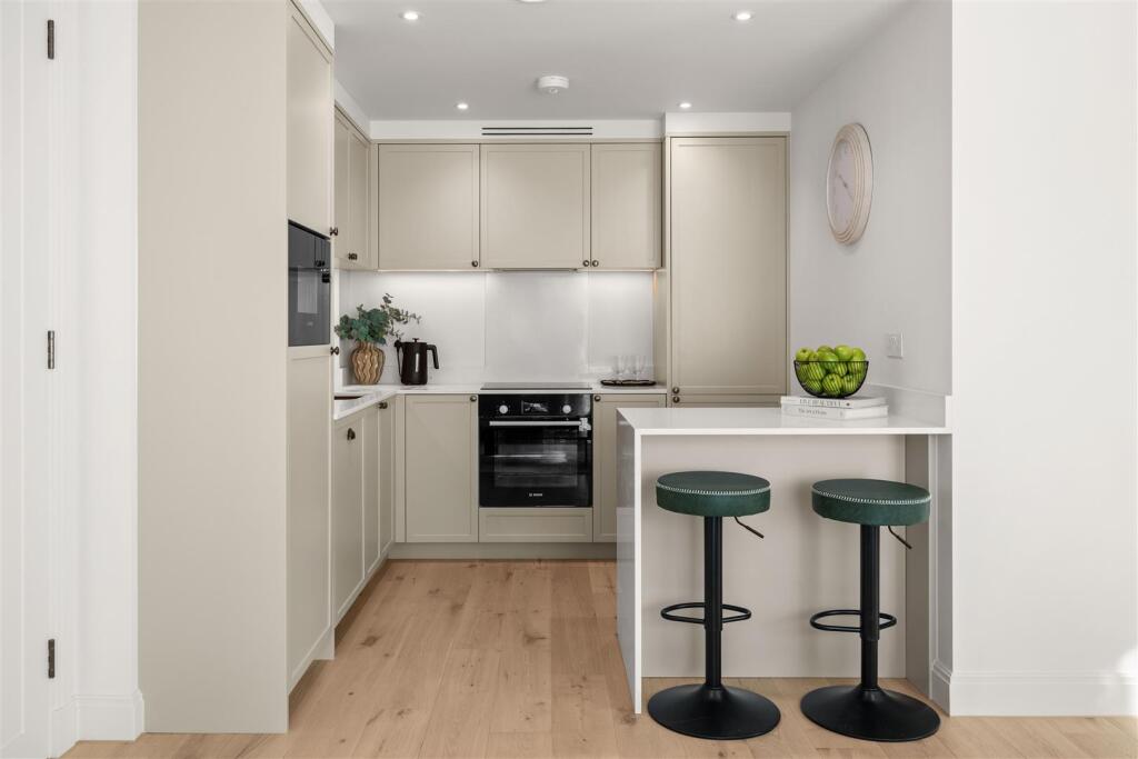 Apartment in Enfield - View 4
