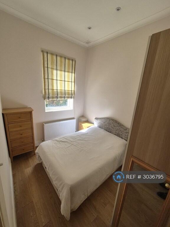 Apartment in London, Earl's Court - View 3
