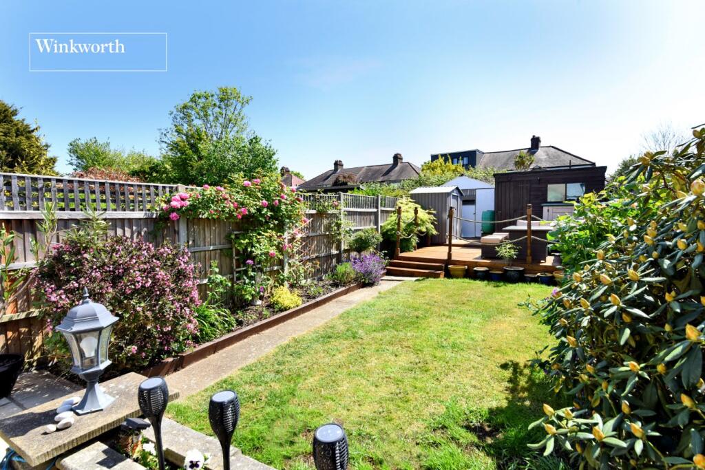 Frogmore Gardens, Cheam, Sutton, SM3 photo 2
