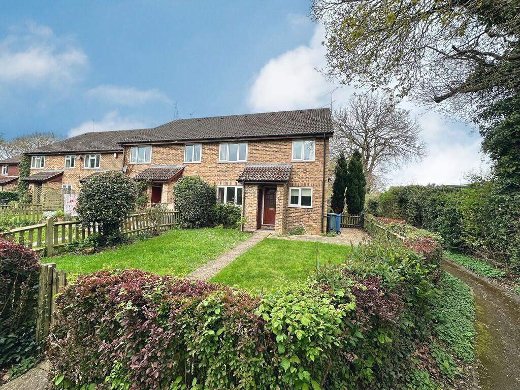 Main image of property: Bow Field, Hook