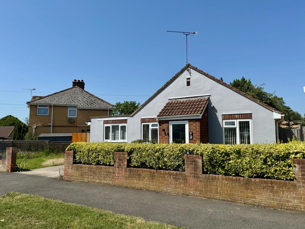 2-bed house on Fairford Crescent, Swindon, SN25, £300,000