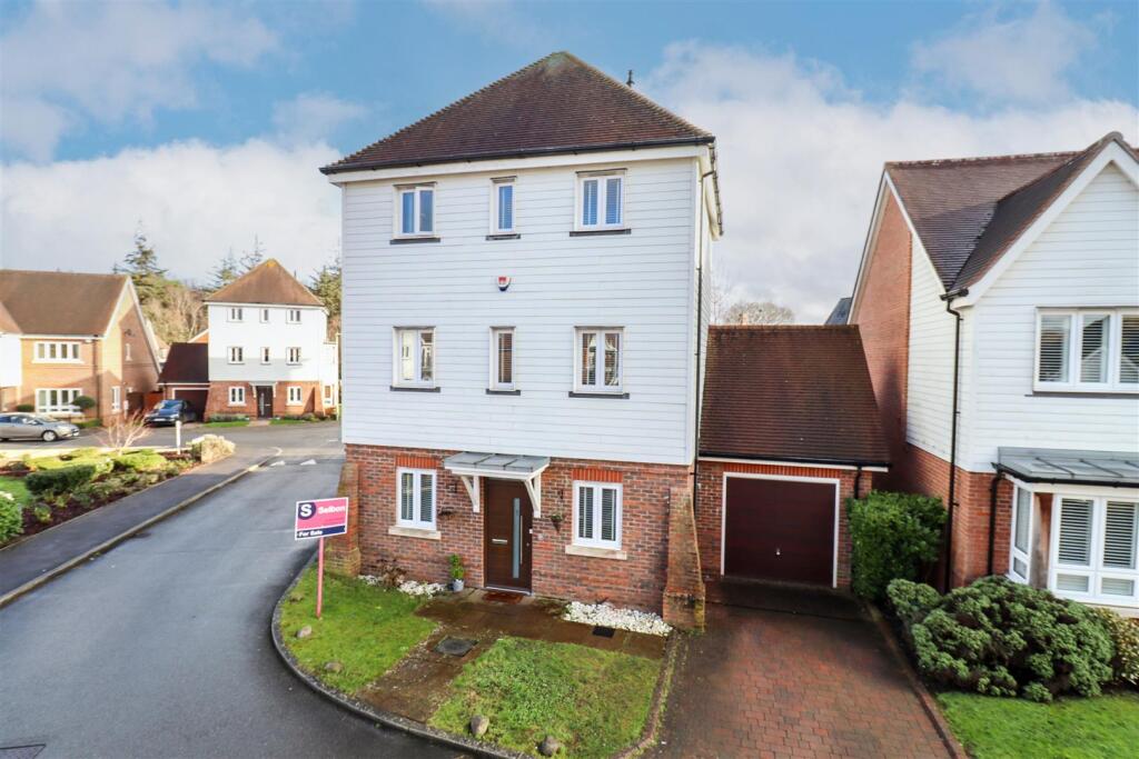 Main image of property: Kingfishers, Fleet