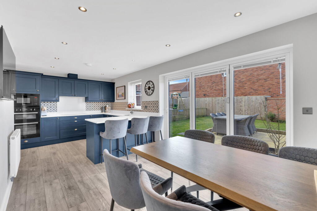 Main image of property: Lapwing Close, Beckingham DN10