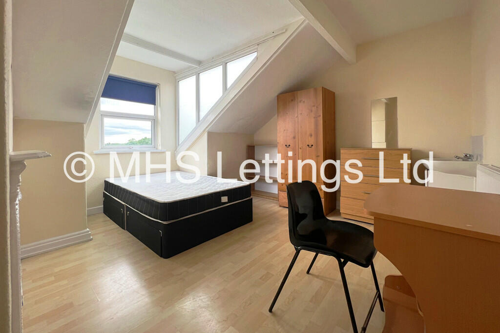 House in Leeds, West Yorkshire - View 5