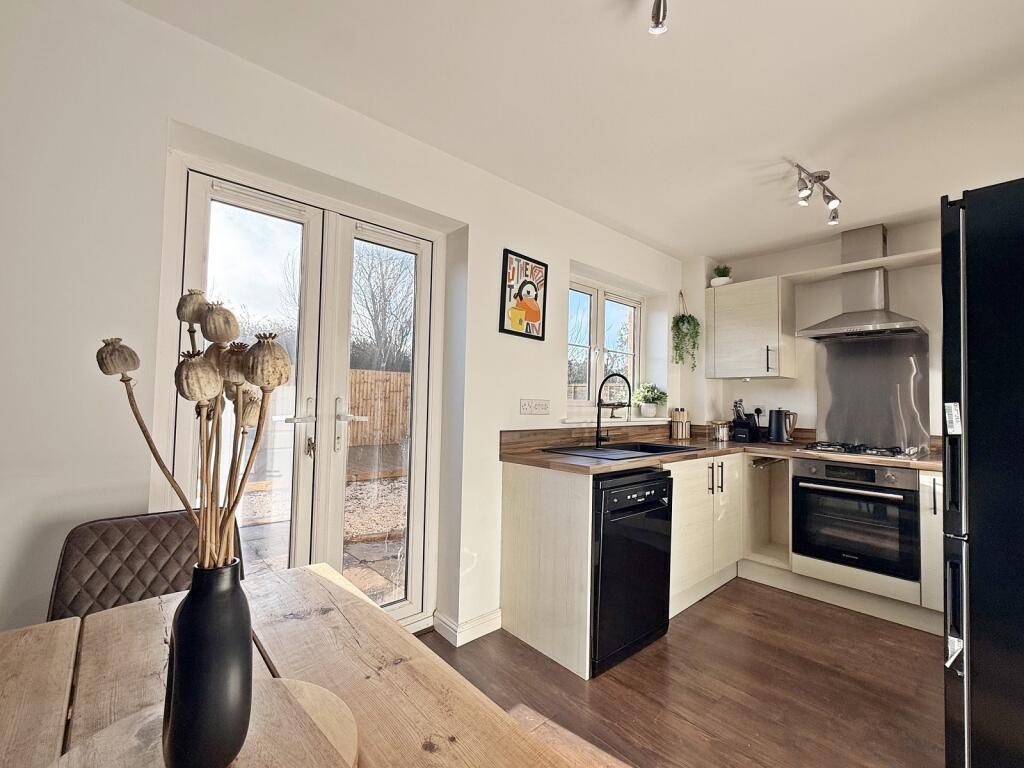 St. Llids Meadow, Llanharan, Pontyclun, Rhondda Cynon Taff. CF72 9FU photo 3