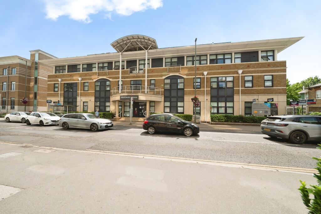 Apartment in Spelthorne, Surrey - View 4