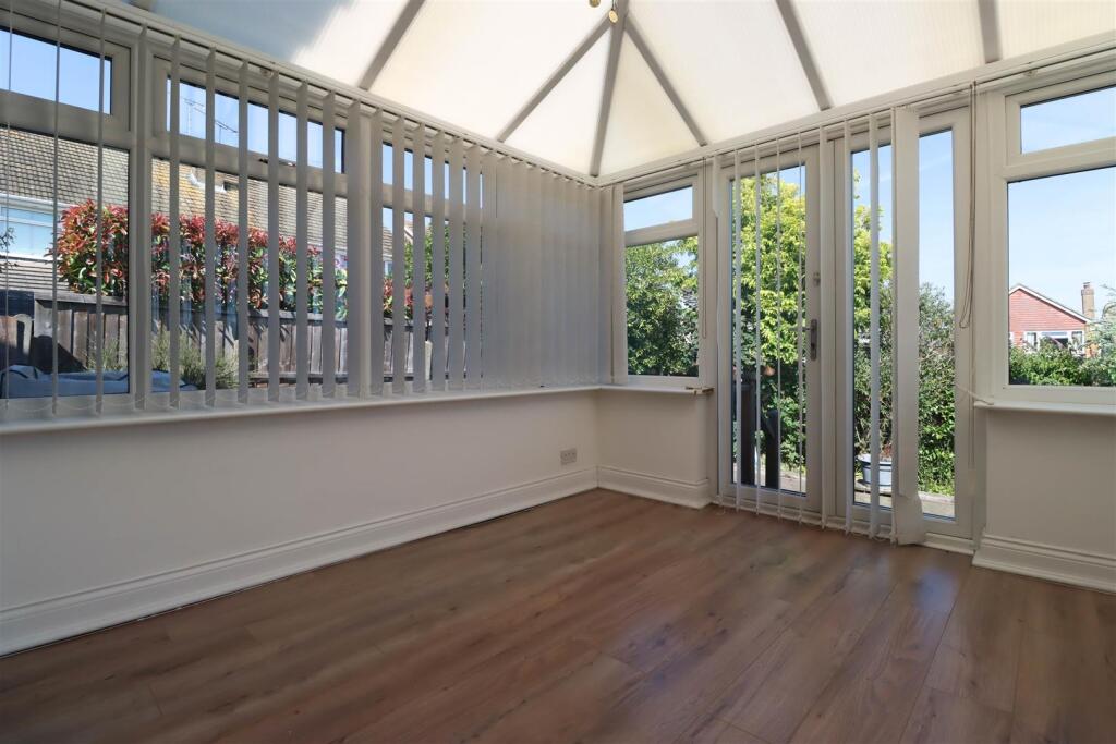 Alma Close, Wickford photo 3